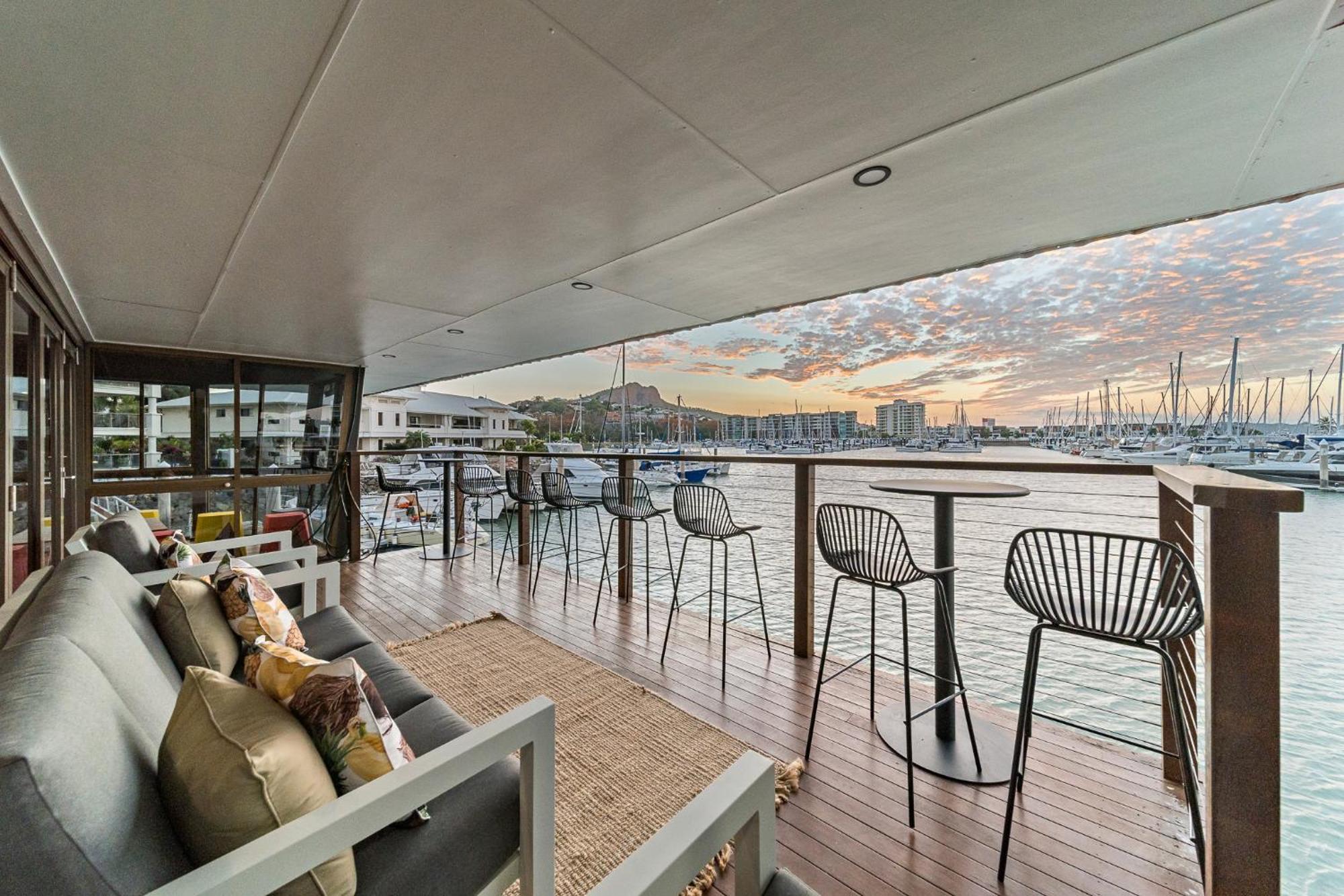 The Pier Pods On The Water- 50M From Townsville Bus Terminal And Ferry Terminal- Passport Id Requried Экстерьер фото