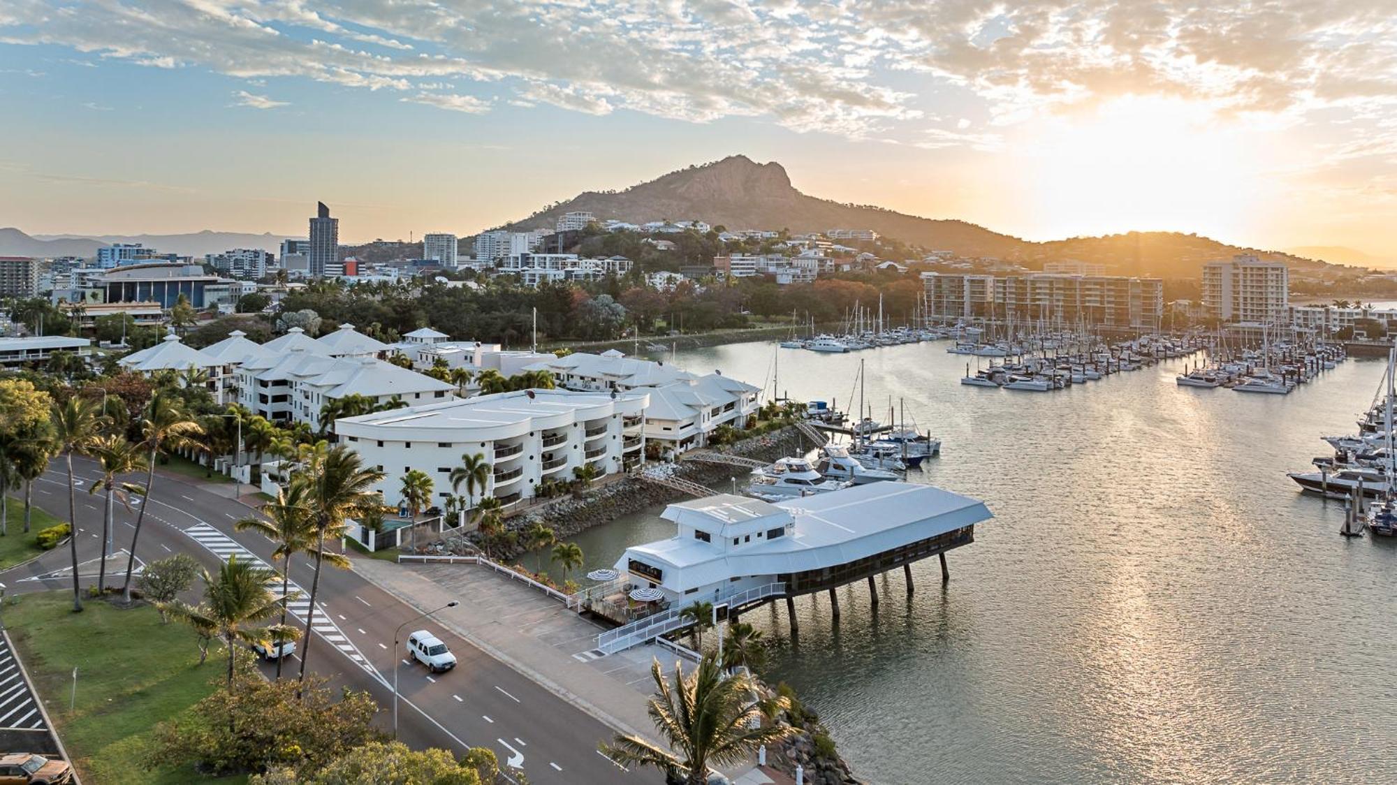The Pier Pods On The Water- 50M From Townsville Bus Terminal And Ferry Terminal- Passport Id Requried Экстерьер фото