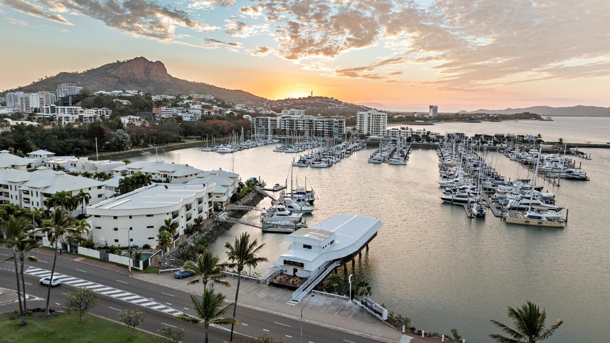 The Pier Pods On The Water- 50M From Townsville Bus Terminal And Ferry Terminal- Passport Id Requried Экстерьер фото