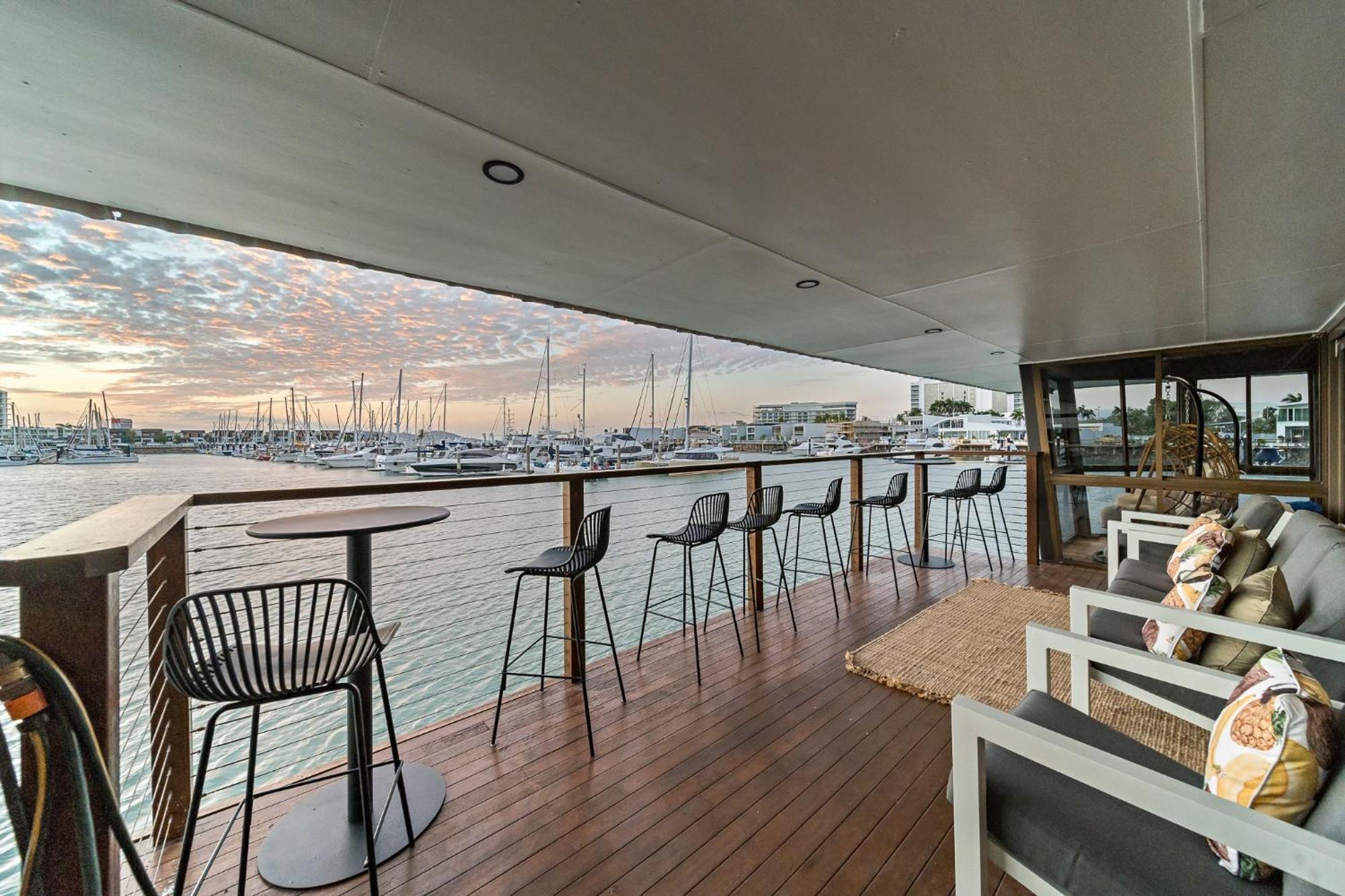 The Pier Pods On The Water- 50M From Townsville Bus Terminal And Ferry Terminal- Passport Id Requried Экстерьер фото