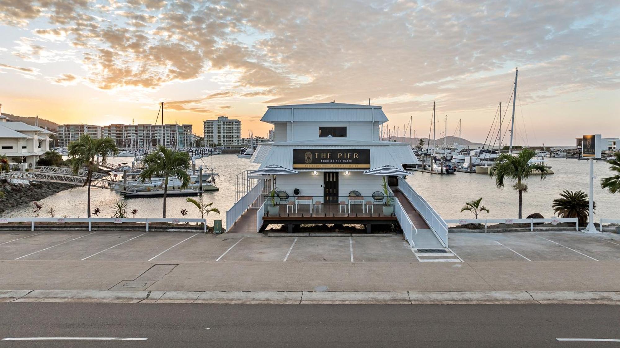 The Pier Pods On The Water- 50M From Townsville Bus Terminal And Ferry Terminal- Passport Id Requried Экстерьер фото